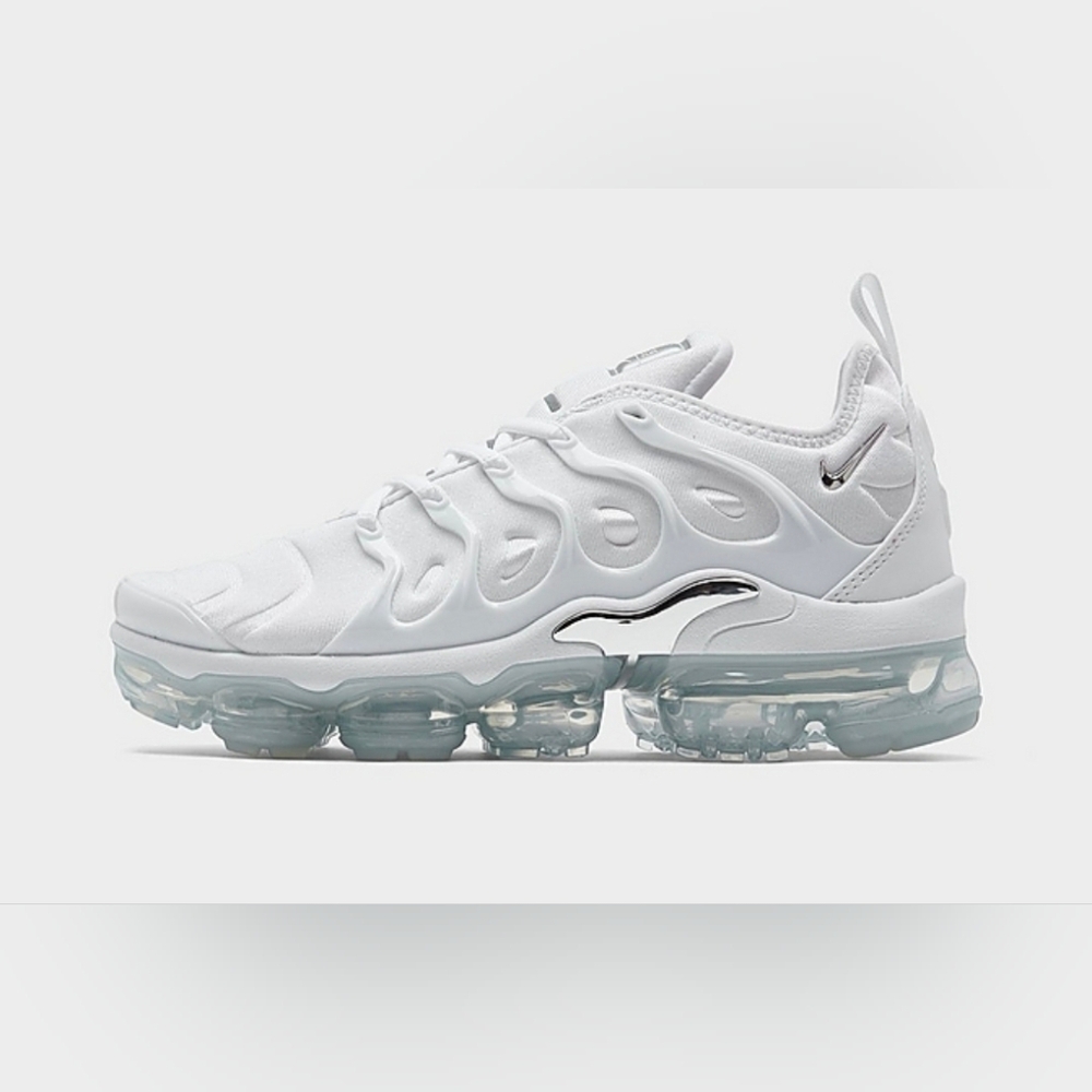 NIKE AIR VAPORMAX  PLUS  , Women 8.5 Kid/Men size 7.0